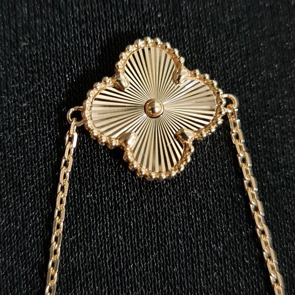 18k Gold Bracelet single clover charm - Part 2 additional pictures - Picture 4 of 15